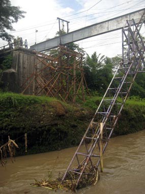 Pekerja Jembatan Yang Hilang Terseret Arus Sungai Ditemukan