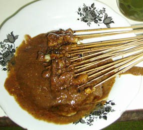 Hmm..Sate Lalat Slamet Mantab Dikunyah