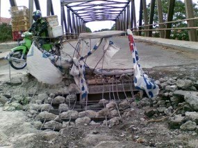 Jembatan Cilincing Ambrol Usai Iring-iringan Kontainer Lewat