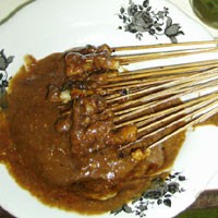 Hmm..Sate Lalat Slamet Mantab Dikunyah