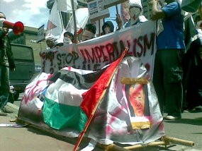 Angkat Keranda Sekjen PBB, Demo Anti Israel Tuntut PBB Dibubarkan