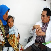 Kesehatan Windi Bocah Tanpa Anus Mulai Membaik