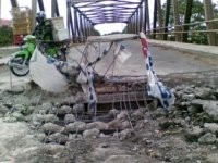 Jembatan Cilincing Ambrol Diperbaiki, Lalin Dialihkan