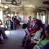 KA Komuter Surabaya-Mojokerto Dioperasikan April 2009