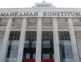 Terkait Hitung Ulang, Warga Pamekasan Tuntut MK Dibubarkan