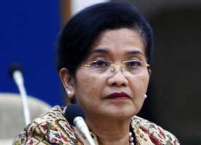 Suami Sakit, Menkes Menangis