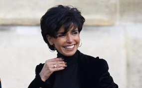 Menkeh Dati Ngantor Kembali, Ayah Bayinya Belum Terkuak