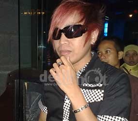 Ian Kasela: Kacamata Itu Mahkota Radja