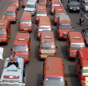 Angkot dan Taksi Paling Bandel Tak Mau Turunkan Tarif