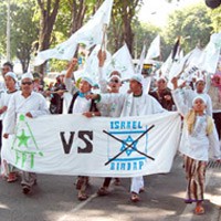 Akan Demo Konjen, Ratusan Massa FUI Longmarch