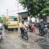 Jalan Tambak Mayor Masih Tergenang Air