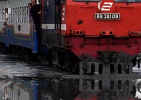 Bantalan Rel Longsor, Jalur KA Jember-Banyuwangi Lumpuh