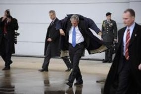 Bush Naik Air Force One untuk Terakhir Kalinya