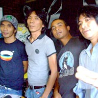 Usai Nonton Slank, 1 Slankers Tewas Dilempar Batu