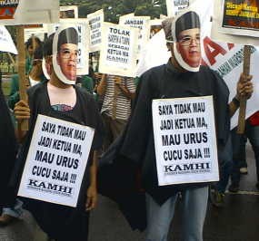 Mahasiswa Hukum Tolak Harifin A Tumpa Jadi Ketua MA