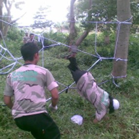 Relawan FPI Bandung Dilatih Simulasi Tempur dan Meditasi