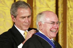 Howard & Blair Dapat Medali dari Bush