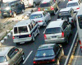 Pohon Tumbang, Jalan Sudirman Padat Merayap