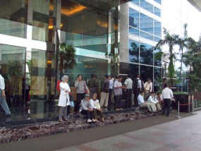 Jadwal Dimajukan, Pekerja Kantor Cuek Saja