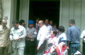 Perampok Kuntit Pegawai Toko Sejak di Bank