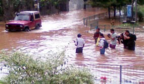 Hingga Malam, Banjir Masih Landa Cipinang Melayu 