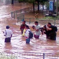 Hingga Malam, Banjir Masih Landa Cipinang Melayu 