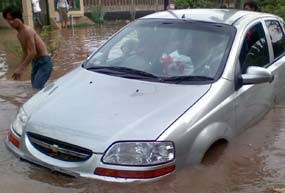 Mama Laurent Terjebak Banjir