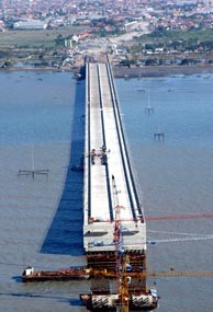 Jalan Tol di Jembatan Suramadu Masih Dikaji