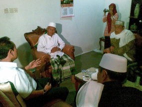 Minta Restu, Sutiyoso Temui Kiai Khos di Kediri