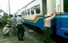 Tarif Kereta Ekonomi Turun 8 Persen