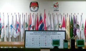 Ratusan Atribut Parpol Ditertibkan di Kota Yogyakarta 