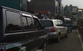 Serempet Rumah Warga, Sopir Truk Diamankan