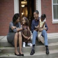 Obama Tulis Surat Untuk 2 Putri Tercinta
