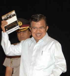  JK-Sultan Hadiri Ujian Doktor Idrus Marham di UGM