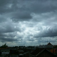 Langit Surabaya Berawan, Sore Diperkirakan Berpeluang Hujan