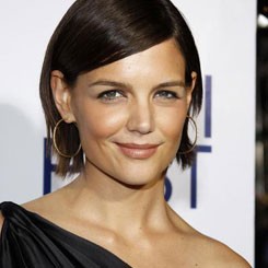 Katie Holmes Siap Beraksi di Extra Man