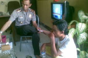 Beli Motor, Asep Gunting Koran