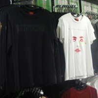 Bergaya Black in Black