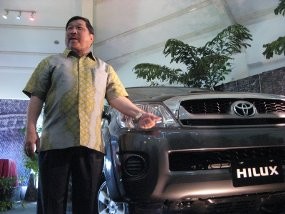 Toyota Hilux Double Cabin Dibanderol Rp 281,5 Juta