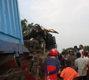 Tabrakan KA di Bojonegoro, KA Anggrek Tertahan di Semarang