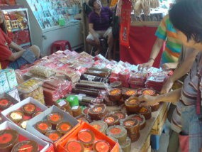 Berburu Kue Keranjang di Pecinan