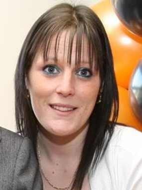 Astaga! Ibu Biarkan Putranya yang Berumur 3 Tahun Merokok