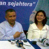 Amien Rais Kepincut Wanda Hamidah 