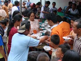 KarSa Unggul, Warga di Kampung SBY Gelar Pesta Bakso