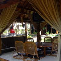 Cafe Jasmine, Bersantap sambil Berkaraoke