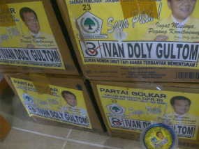 Air Mineral Gambar Caleg di Wihara Dharma Bhakti