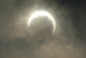 Puncak Gerhana Matahari Cincin di Jakarta