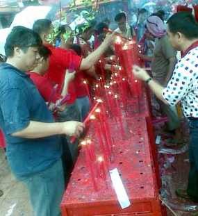 Tak Tertib, Ribuan Pengemis Diusir Keluar Wihara