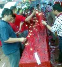 Tak Tertib, Ribuan Pengemis Diusir Keluar Wihara