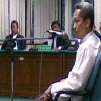 Keluarga Sarjan Teriaki Hakim